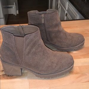 Light Brown chunky Chelsea boot (wide width)